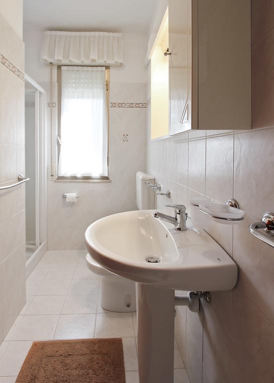 Apartamento Residenza Ibsen Lignano Sabbiadoro Habitación foto