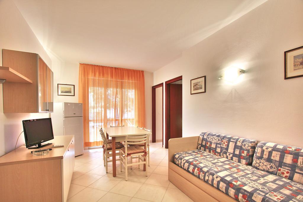 Apartamento Residenza Ibsen Lignano Sabbiadoro Habitación foto