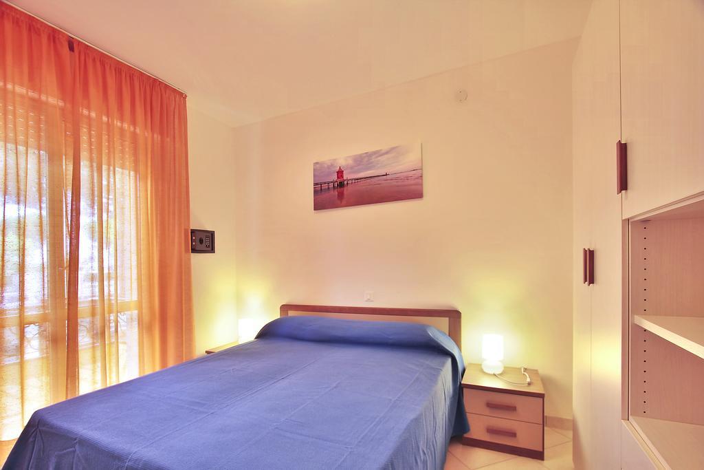 Apartamento Residenza Ibsen Lignano Sabbiadoro Habitación foto