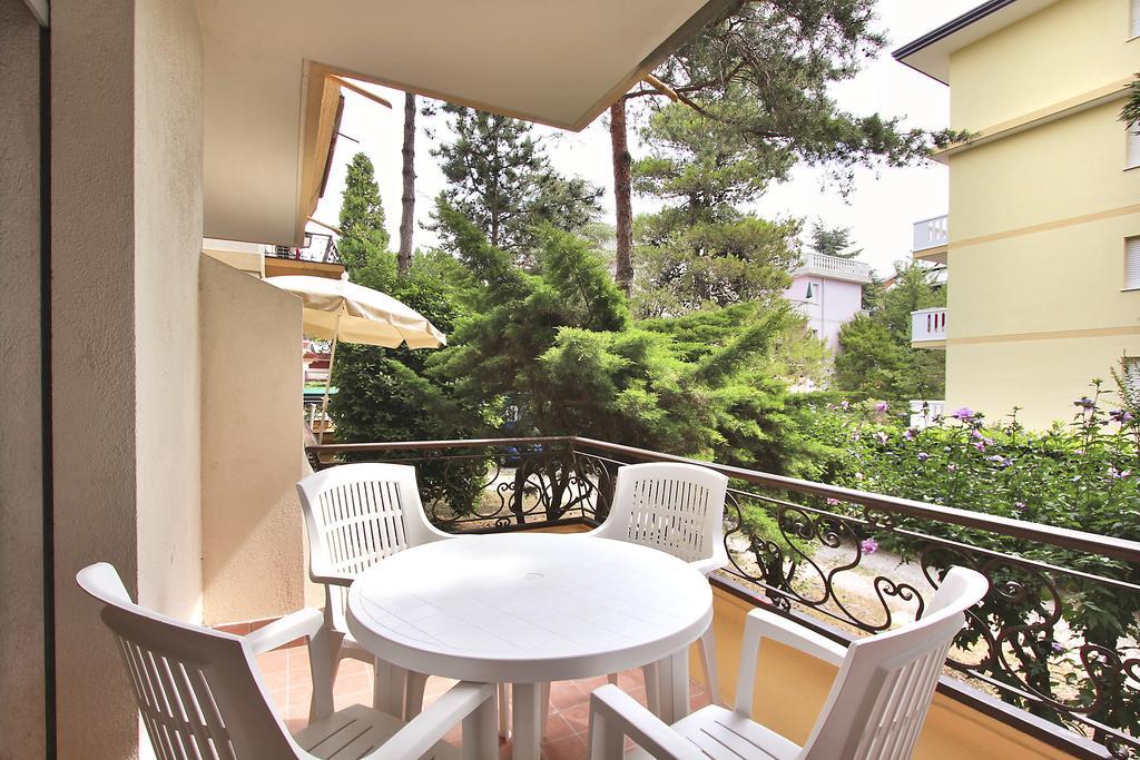 Apartamento Residenza Ibsen Lignano Sabbiadoro Habitación foto