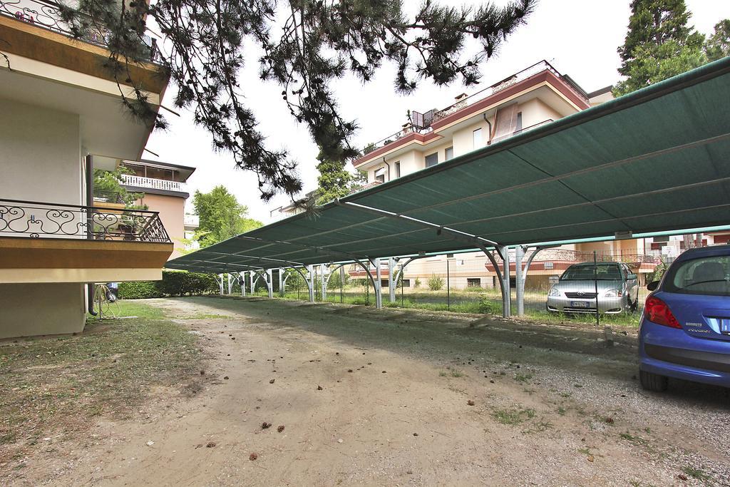 Apartamento Residenza Ibsen Lignano Sabbiadoro Habitación foto